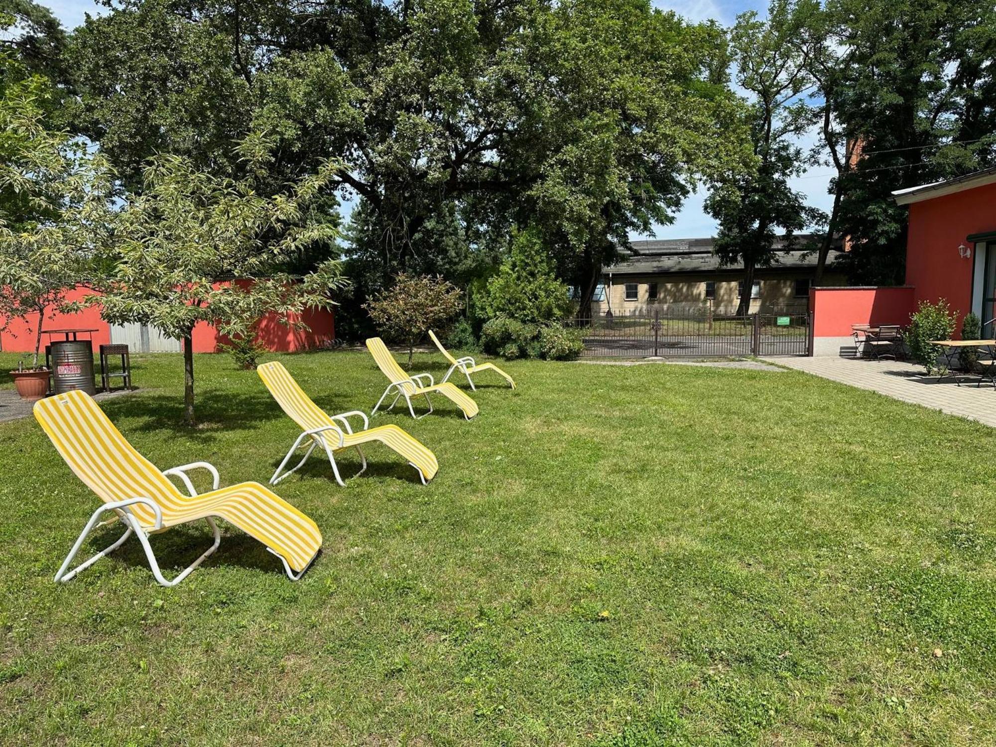 Bed & Breakfast Am Waldguertel Forst  Bagian luar foto