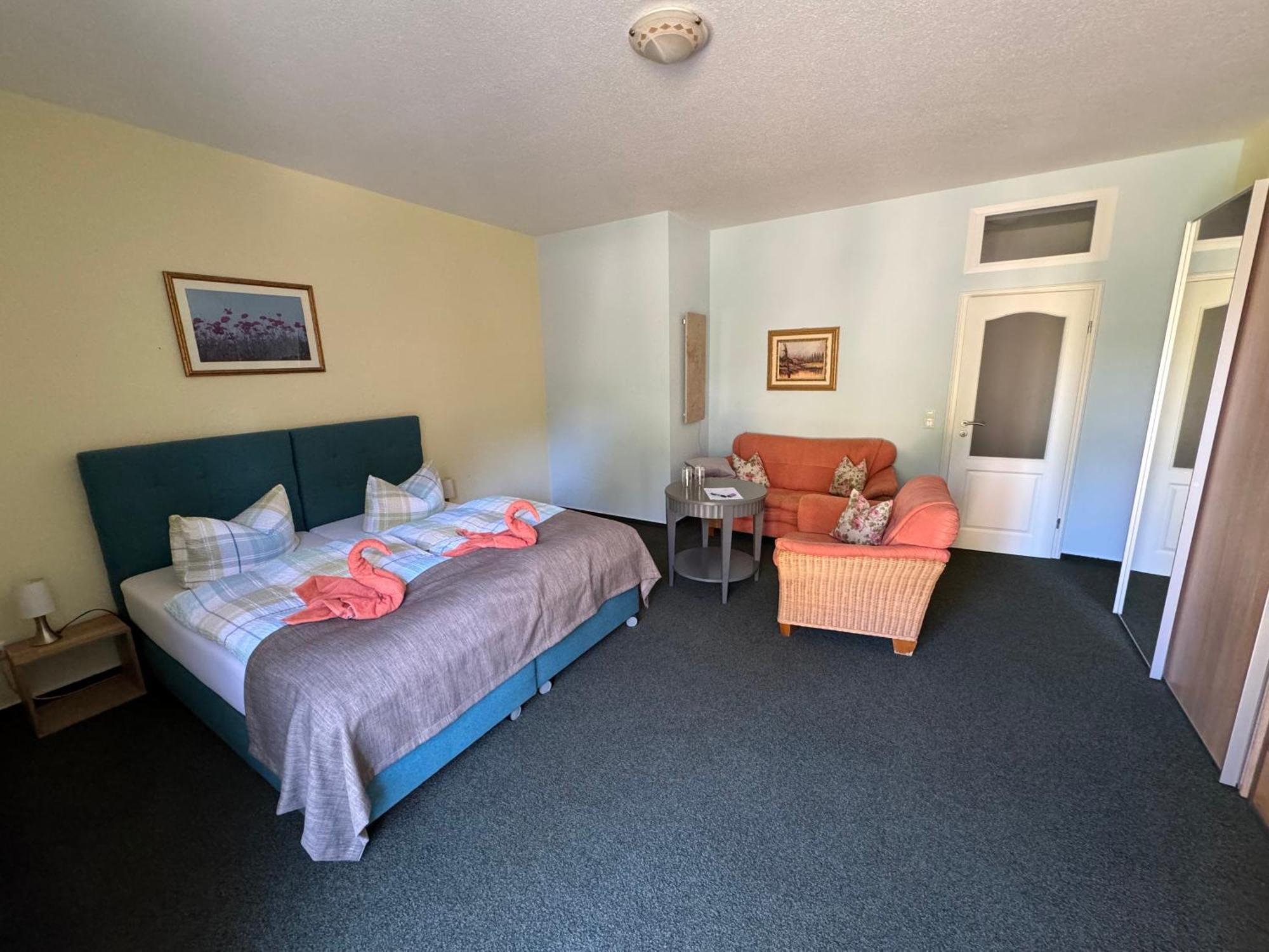 Bed & Breakfast Am Waldguertel Forst  Bagian luar foto
