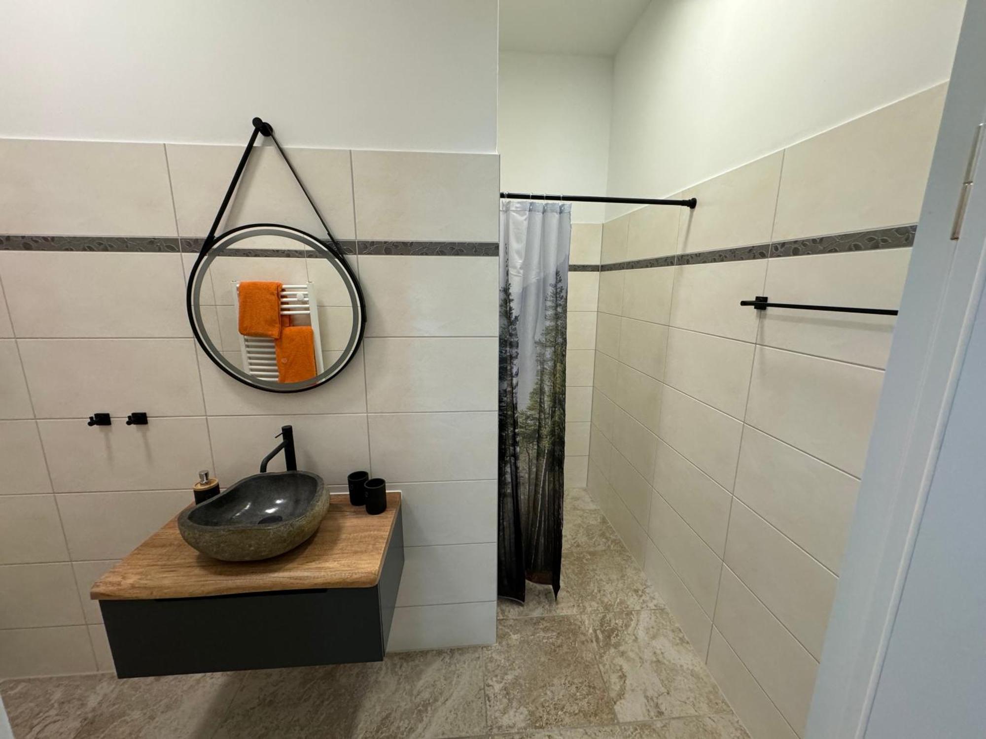 Bed & Breakfast Am Waldguertel Forst  Bagian luar foto