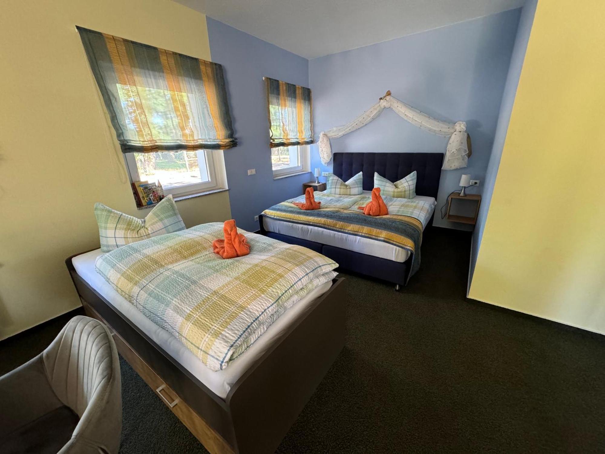 Bed & Breakfast Am Waldguertel Forst  Bagian luar foto