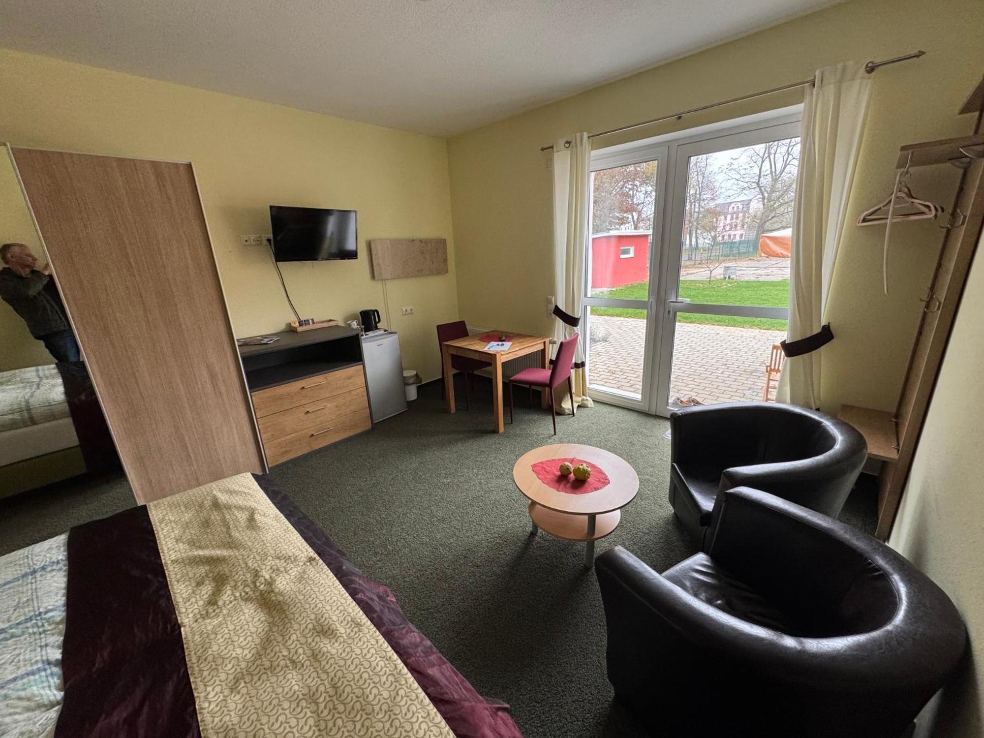 Bed & Breakfast Am Waldguertel Forst  Bagian luar foto